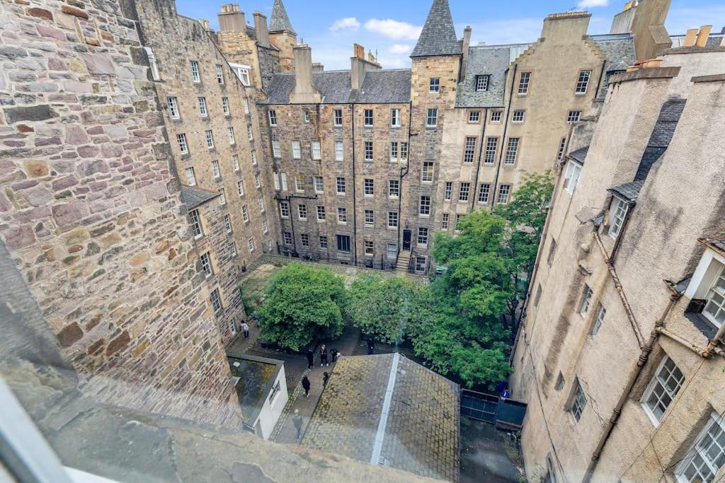 Boutique Modern Royal Mile Apartment Sleeps 4 Edinburgh Exteriér fotografie